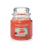 Lumanare Parfumata Borcan Mediu Passion Fruit Martini, Yankee Candle